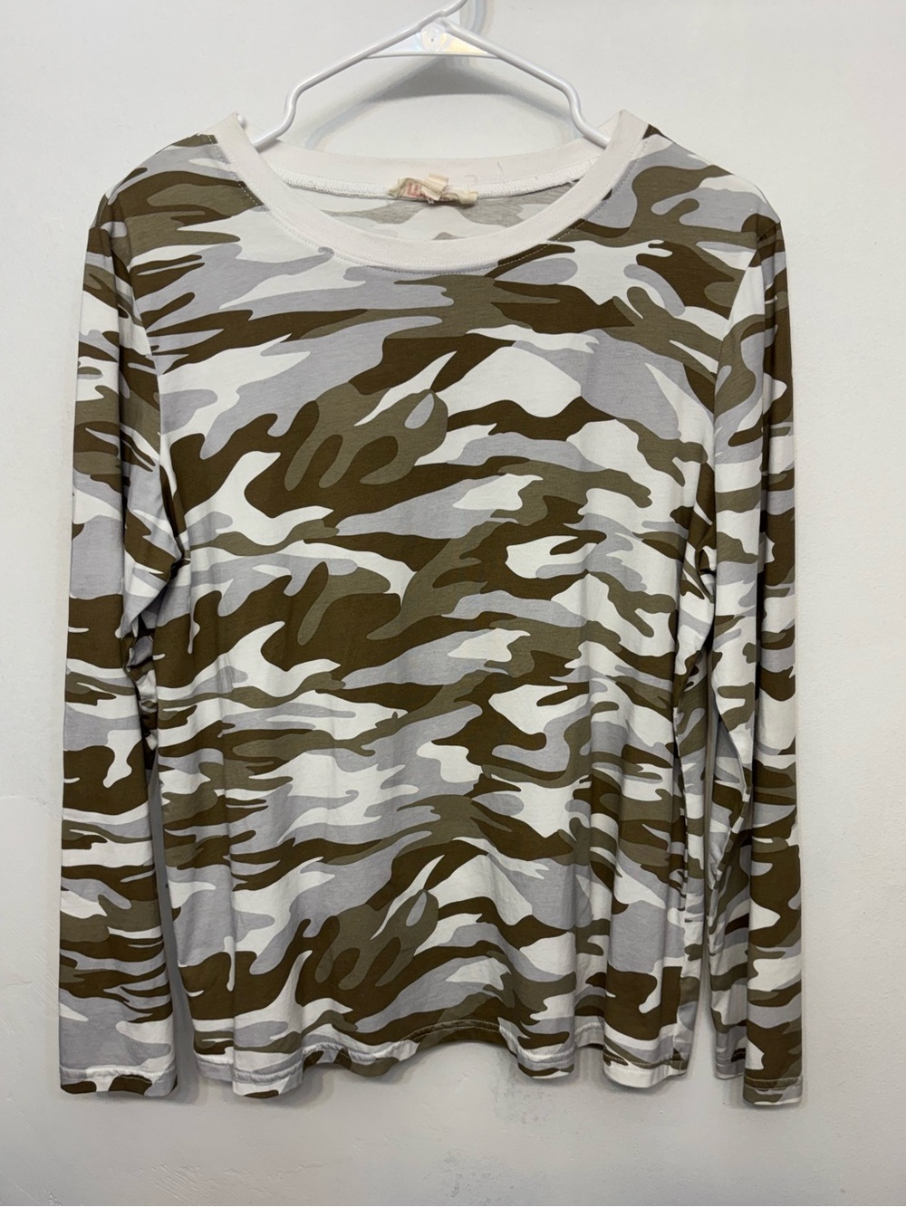 Mazik Camo Long Sleeve & Shorts Two Piece Lounge Set Women’s Size Medium NWOT - Picture 2 of 7